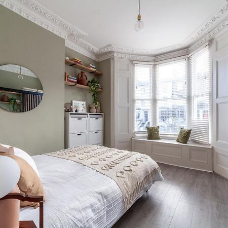 Arte Stays - 2 Bed Luxurious Flat, Garden, 5Min Dalston St., Parking Available, Serviced Accommodation - Up To 5 Ppl Londra Dış mekan fotoğraf
